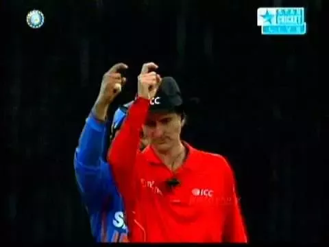 funny-umpiring-incidents-on-field