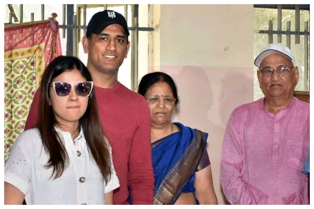 1618983152 ms dhoni parents