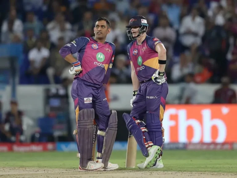 dhoni with smith